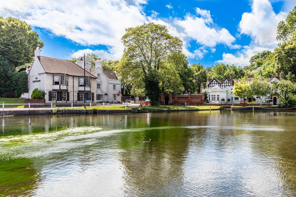 Greyhound Hotel Carshalton Экстерьер фото
